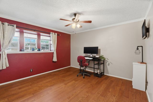 1025 Hampshire Lane, Carrollton, TX 75007