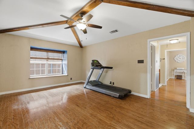 1025 Hampshire Lane, Carrollton, TX 75007