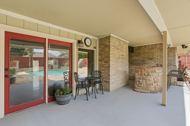 1025 Hampshire Lane, Carrollton, TX 75007