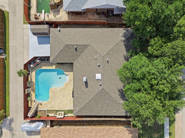 1025 Hampshire Lane, Carrollton, TX 75007