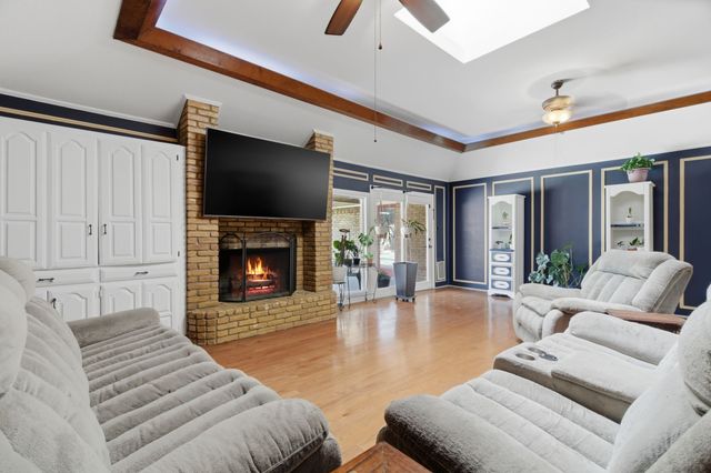 1025 Hampshire Lane, Carrollton, TX 75007