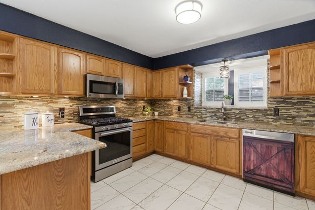 1025 Hampshire Lane, Carrollton, TX 75007