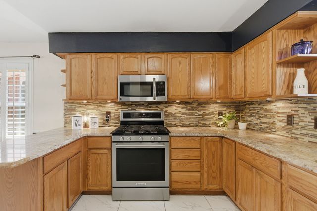1025 Hampshire Lane, Carrollton, TX 75007