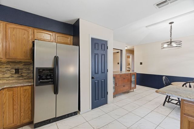1025 Hampshire Lane, Carrollton, TX 75007