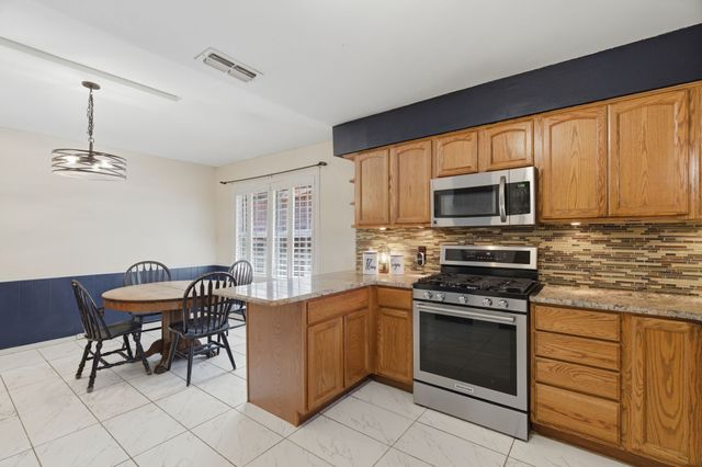 1025 Hampshire Lane, Carrollton, TX 75007