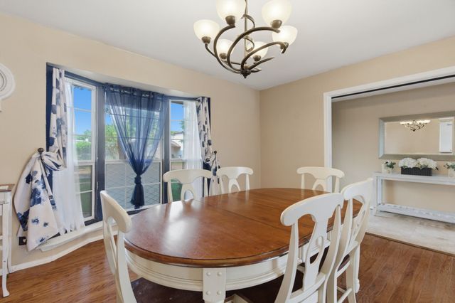 1025 Hampshire Lane, Carrollton, TX 75007