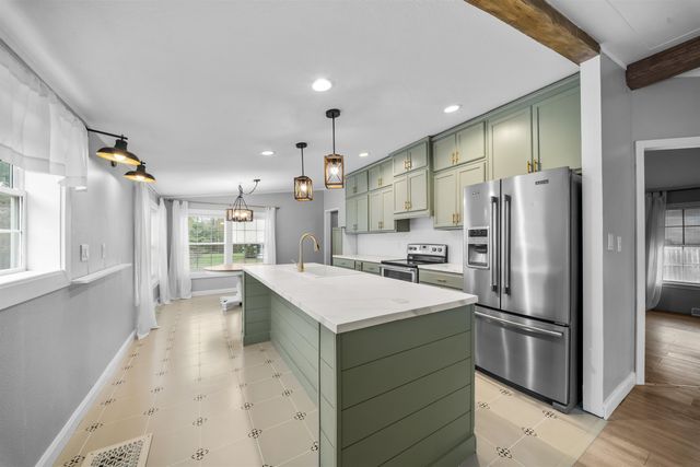 54 Spruce Drive, Farmington, NH 03835