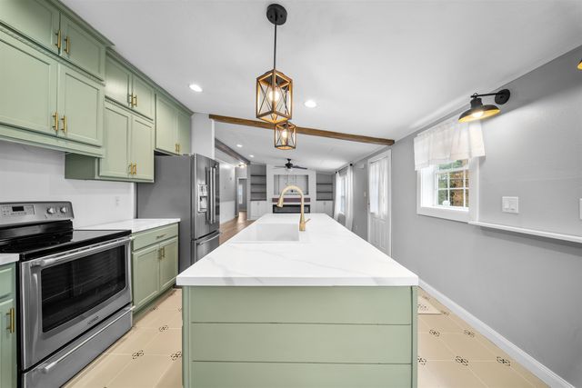 54 Spruce Drive, Farmington, NH 03835