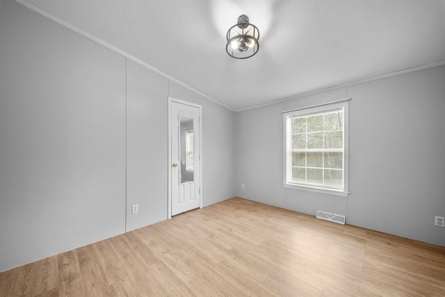 54 Spruce Drive, Farmington, NH 03835