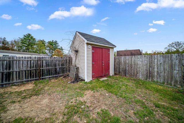 54 Spruce Drive, Farmington, NH 03835