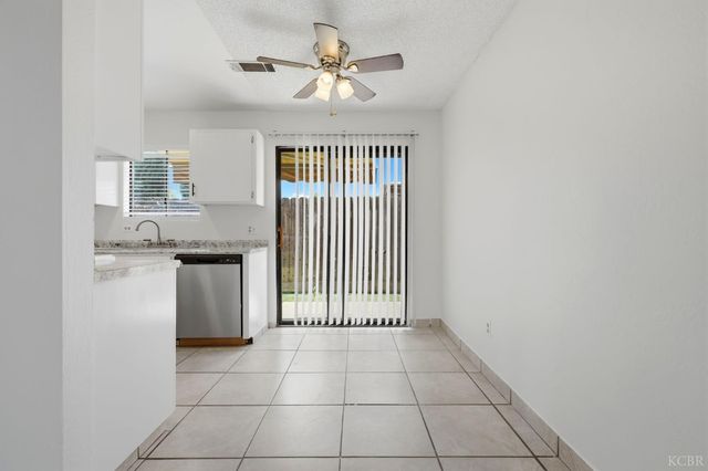 948 Greenfield Avenue, Hanford, CA 93230