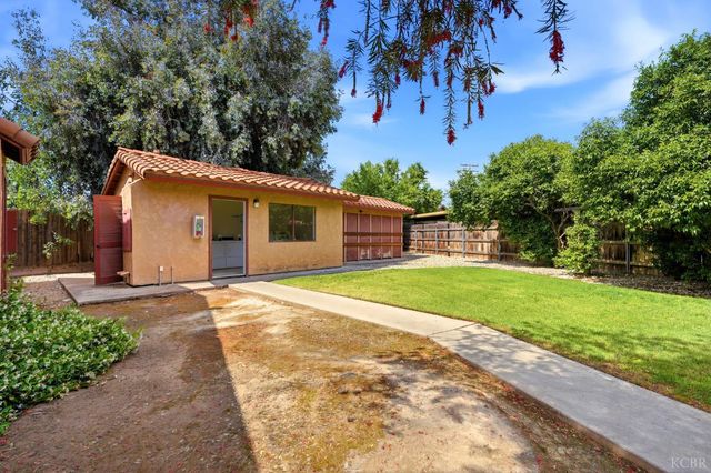 948 Greenfield Avenue, Hanford, CA 93230