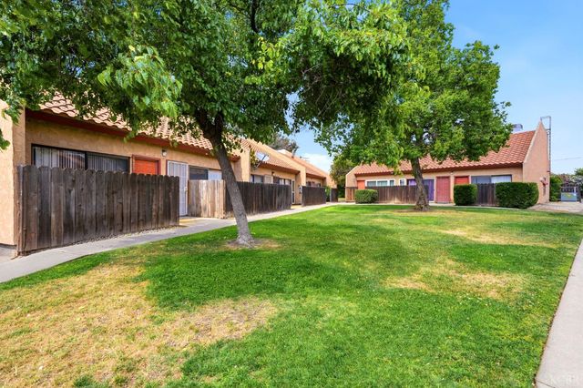 948 Greenfield Avenue, Hanford, CA 93230