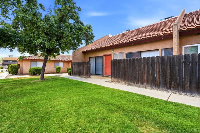 948 Greenfield Avenue, Hanford, CA 93230