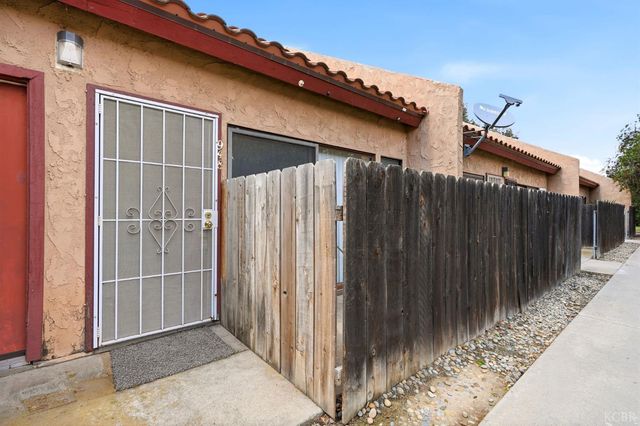 948 Greenfield Avenue, Hanford, CA 93230