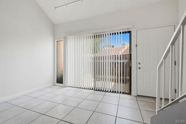 948 Greenfield Avenue, Hanford, CA 93230