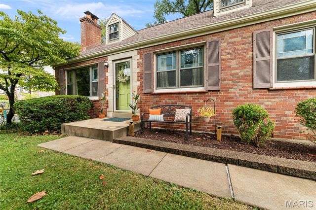 7 Green Acres Road, Bellefontaine Nghbrs, MO 63137