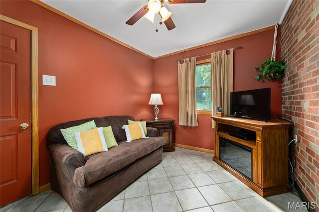 7 Green Acres Road, Bellefontaine Nghbrs, MO 63137