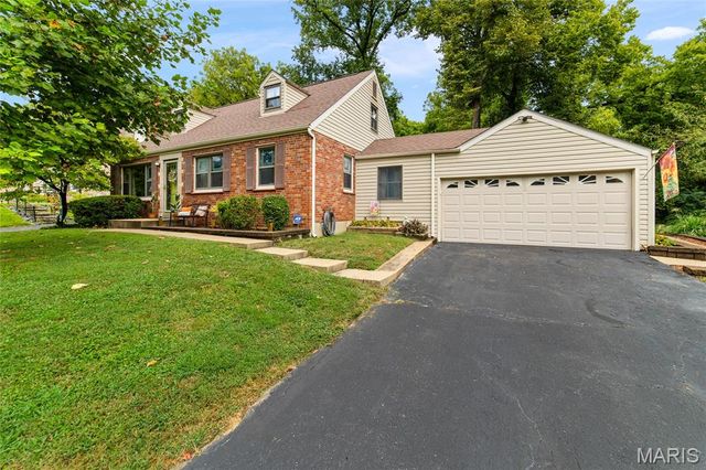 7 Green Acres Road, Bellefontaine Nghbrs, MO 63137