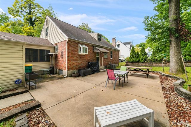 7 Green Acres Road, Bellefontaine Nghbrs, MO 63137