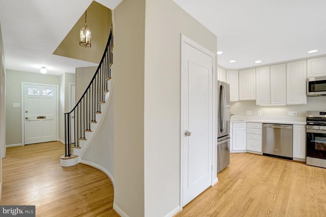 8523 LAKINHURST LN, Springfield, VA 22152