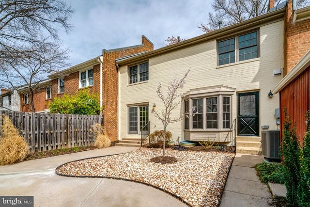 8523 LAKINHURST LN, Springfield, VA 22152