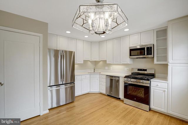 8523 LAKINHURST LN, Springfield, VA 22152