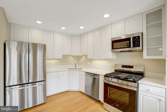 8523 LAKINHURST LN, Springfield, VA 22152