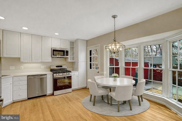 8523 LAKINHURST LN, Springfield, VA 22152