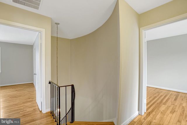 8523 LAKINHURST LN, Springfield, VA 22152