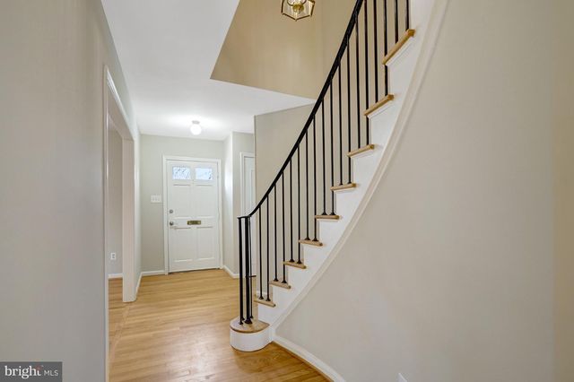 8523 LAKINHURST LN, Springfield, VA 22152