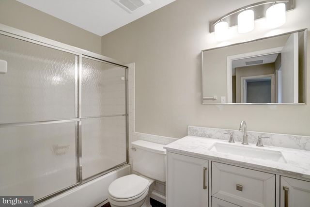 8523 LAKINHURST LN, Springfield, VA 22152