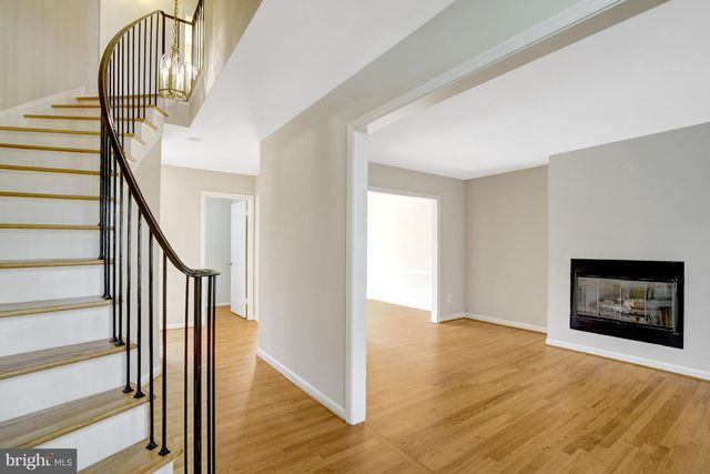 8523 LAKINHURST LN, Springfield, VA 22152