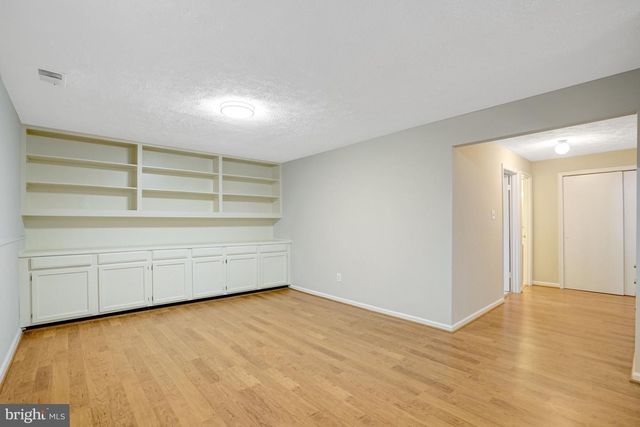 8523 LAKINHURST LN, Springfield, VA 22152