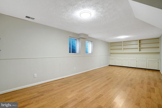 8523 LAKINHURST LN, Springfield, VA 22152