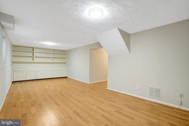 8523 LAKINHURST LN, Springfield, VA 22152