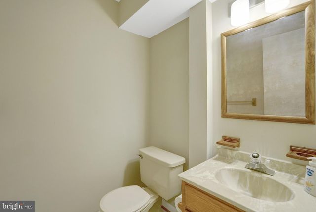 8523 LAKINHURST LN, Springfield, VA 22152