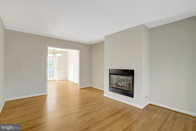 8523 LAKINHURST LN, Springfield, VA 22152