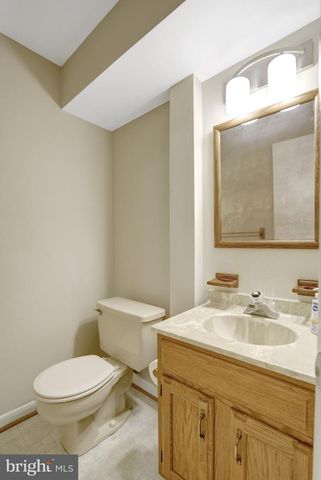 8523 LAKINHURST LN, Springfield, VA 22152