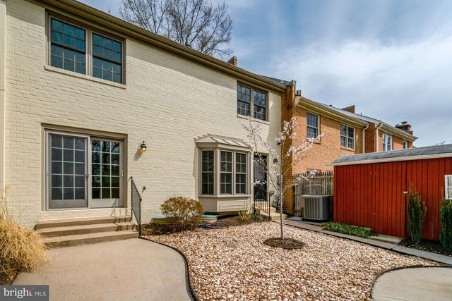 8523 LAKINHURST LN, Springfield, VA 22152