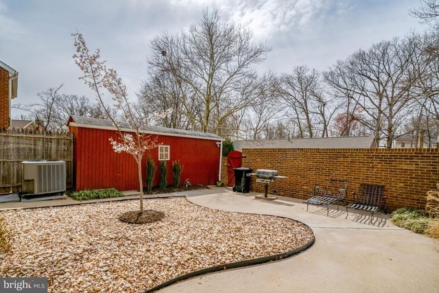 8523 LAKINHURST LN, Springfield, VA 22152