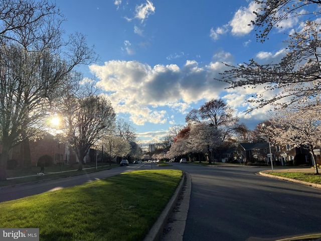 8523 LAKINHURST LN, Springfield, VA 22152