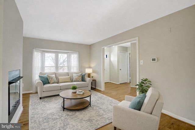 8523 LAKINHURST LN, Springfield, VA 22152