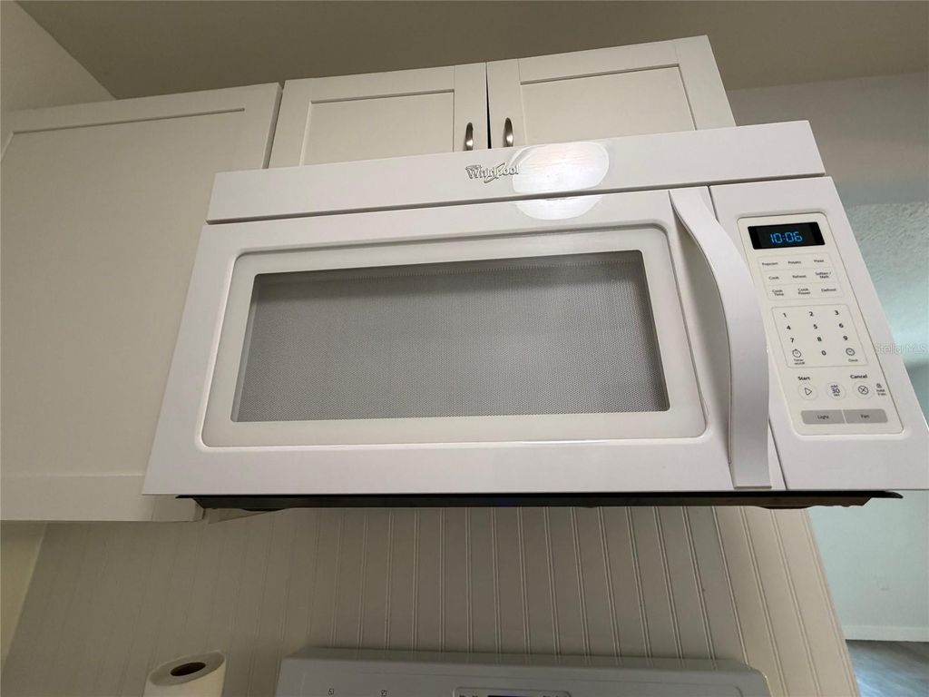 Image 9 of property listing at 215 S MCMULLEN BOOTH ROAD 182, Clearwater, FL 33759