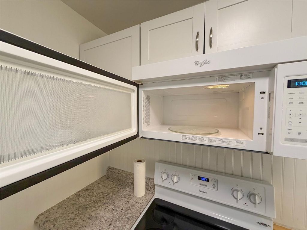 Image 10 of property listing at 215 S MCMULLEN BOOTH ROAD 182, Clearwater, FL 33759