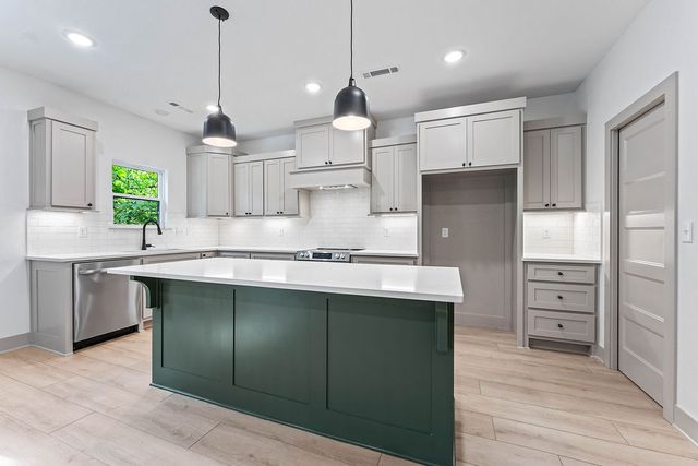 28 Dumfries Drive, Bella Vista, AR 72715