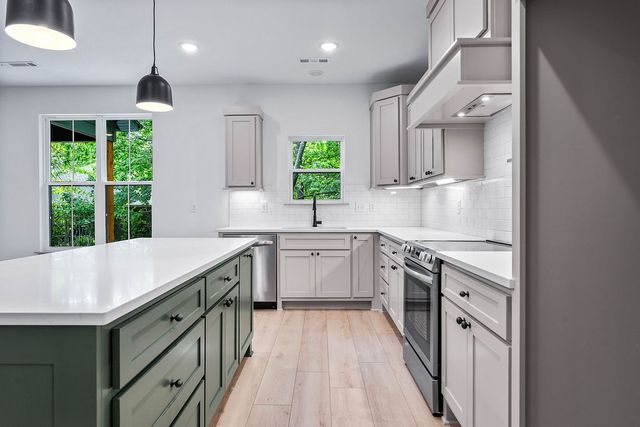 28 Dumfries Drive, Bella Vista, AR 72715