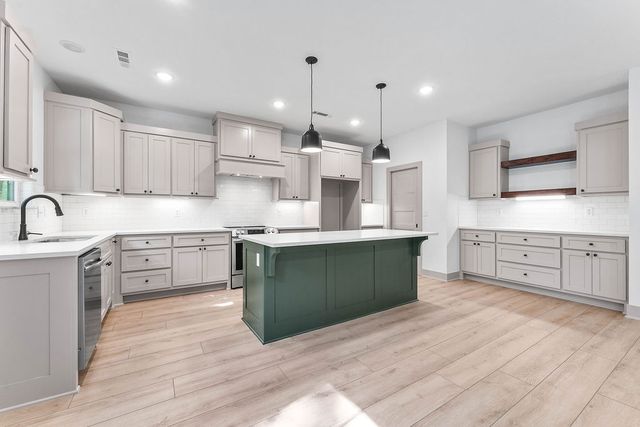 28 Dumfries Drive, Bella Vista, AR 72715