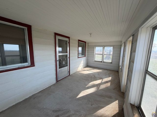 2910 21st St, Topeka, KS 66617