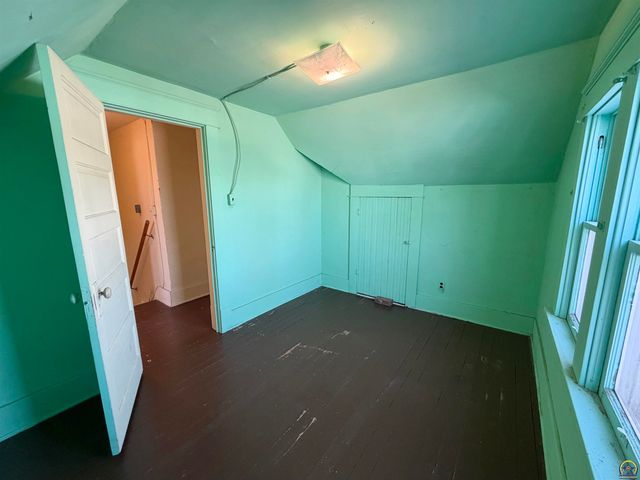 2910 21st St, Topeka, KS 66617